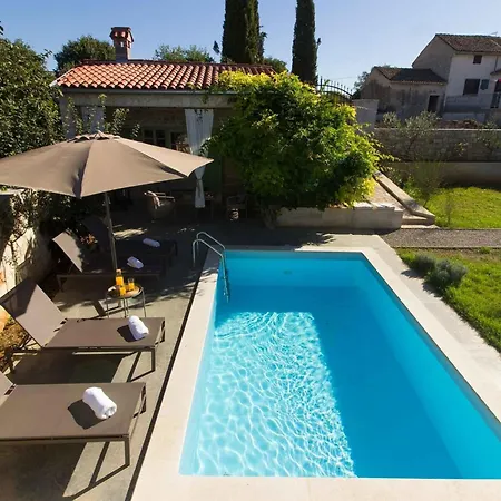 펜션 Mit Privatpool Fuer 6 Personen Ca 150 Qm In Mrgani, Istrien Istrische Riviera *