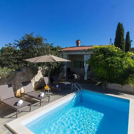 Mit Privatpool Fuer 6 Personen Ca 150 Qm In Mrgani, Istrien Istrische Riviera *