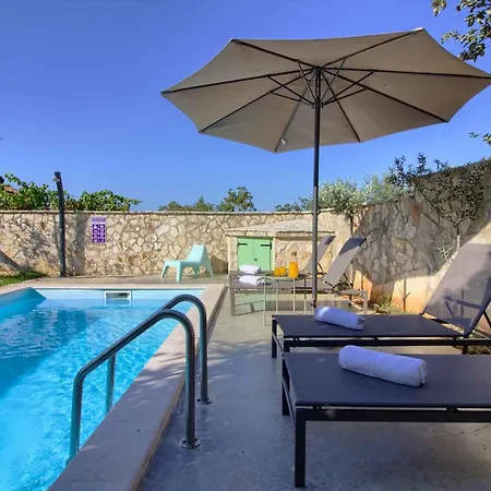 Mit Privatpool Fuer 6 Personen Ca 150 Qm In Mrgani, Istrien Istrische Riviera Holiday home *