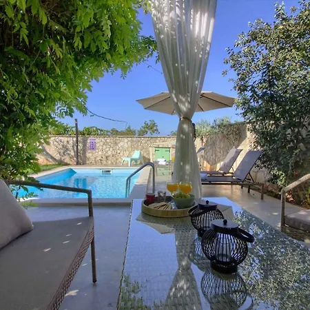 Mit Privatpool Fuer 6 Personen Ca 150 Qm In Mrgani, Istrien Istrische Riviera * Mrgani
