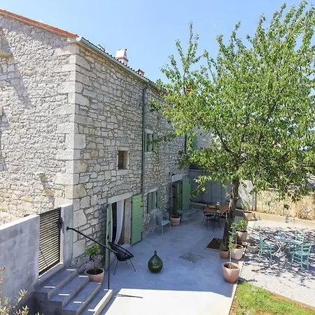 Mit Privatpool Fuer 6 Personen Ca 150 Qm In Mrgani, Istrien Istrische Riviera Mrgani