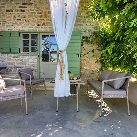 Mit Privatpool Fuer 6 Personen Ca 150 Qm In Mrgani, Istrien Istrische Riviera *
